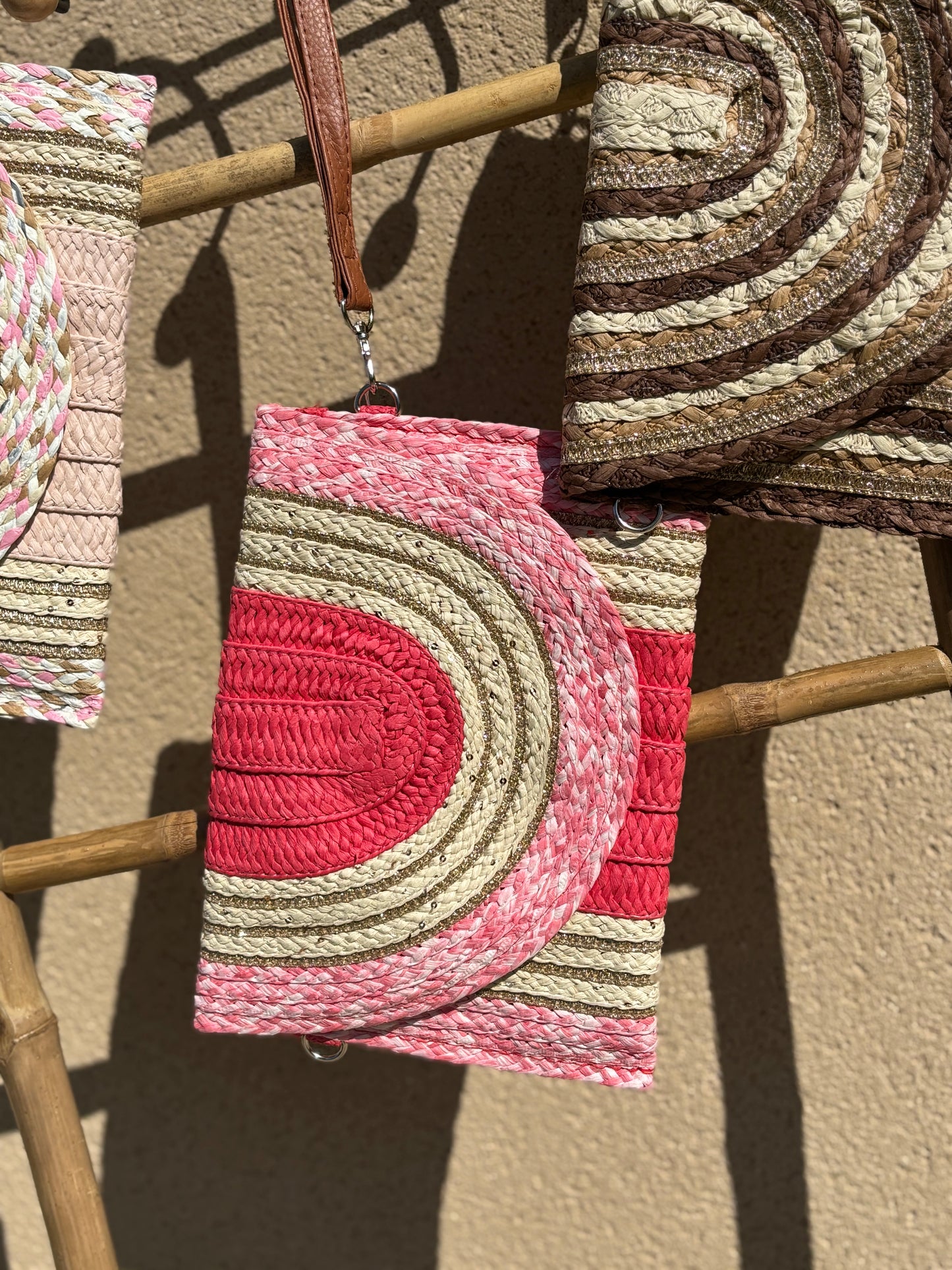 Pochette tressée rose
