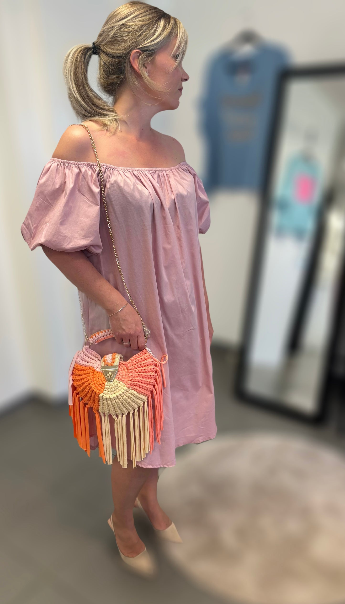 Robe rose épaules dénudées – Douceur estivale