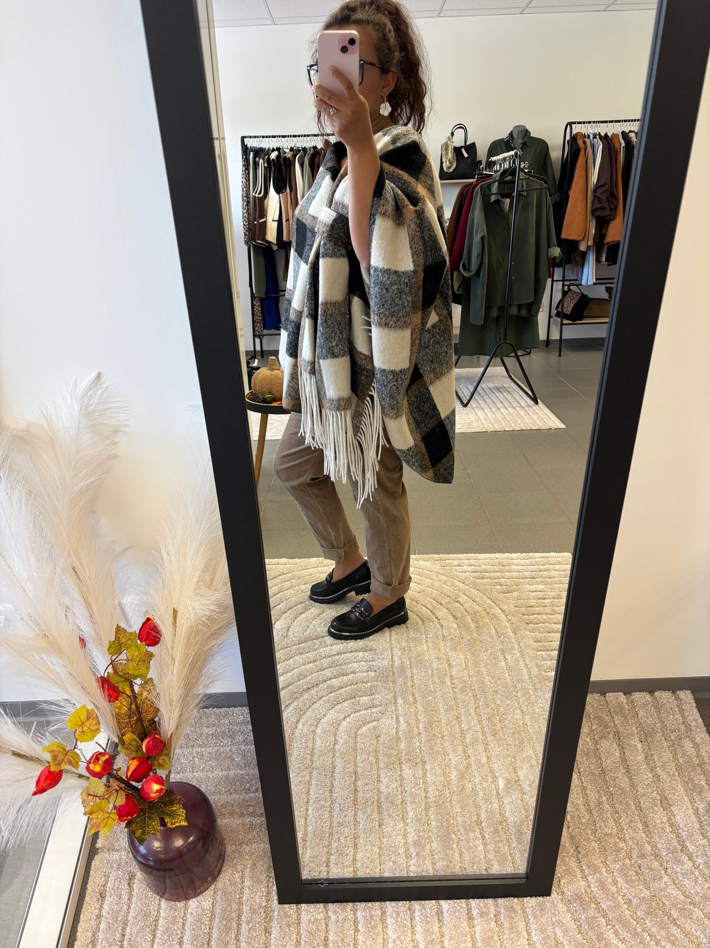 Poncho à carreaux avec franges