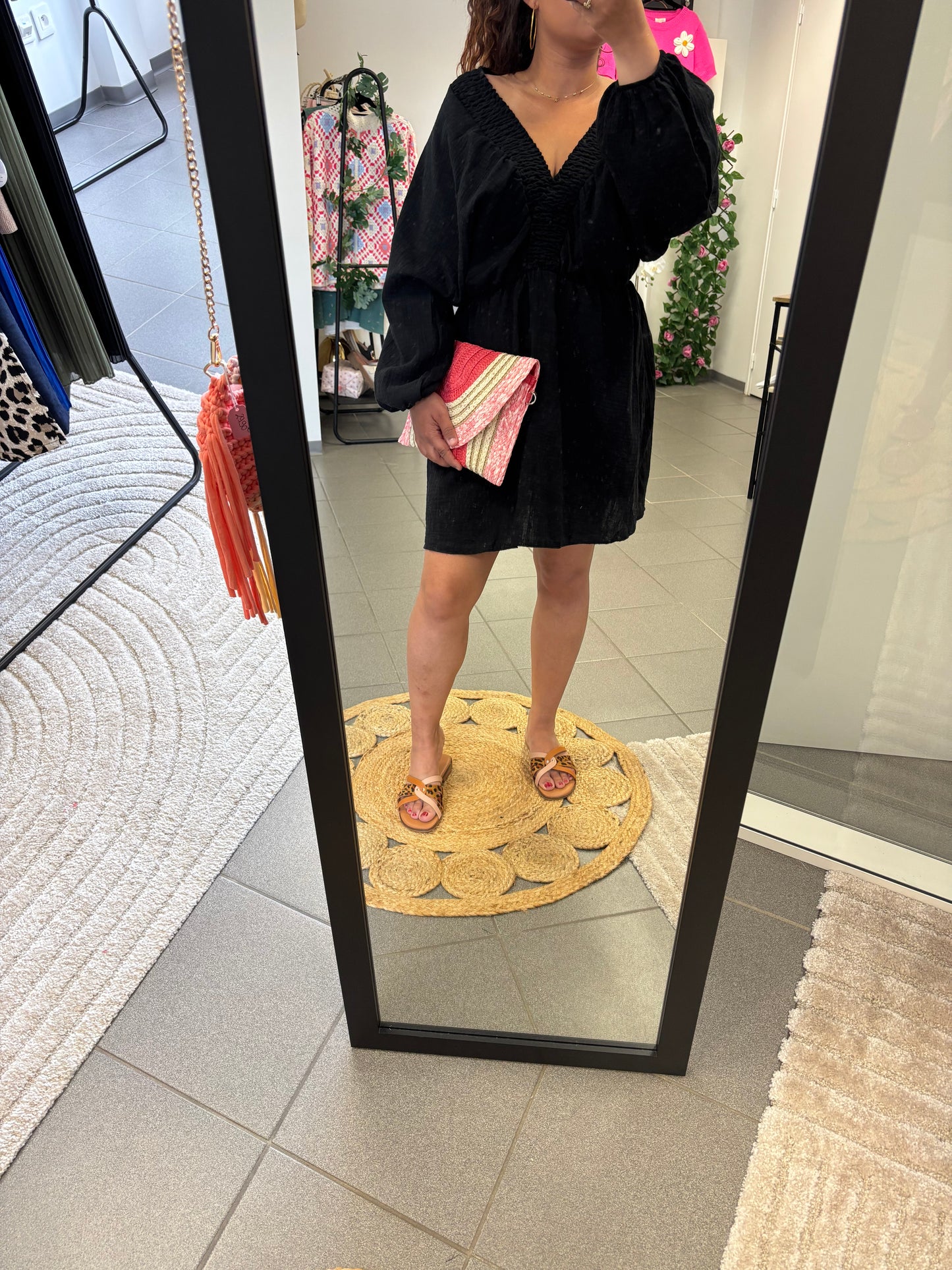 Robe noire – Élégance & confort