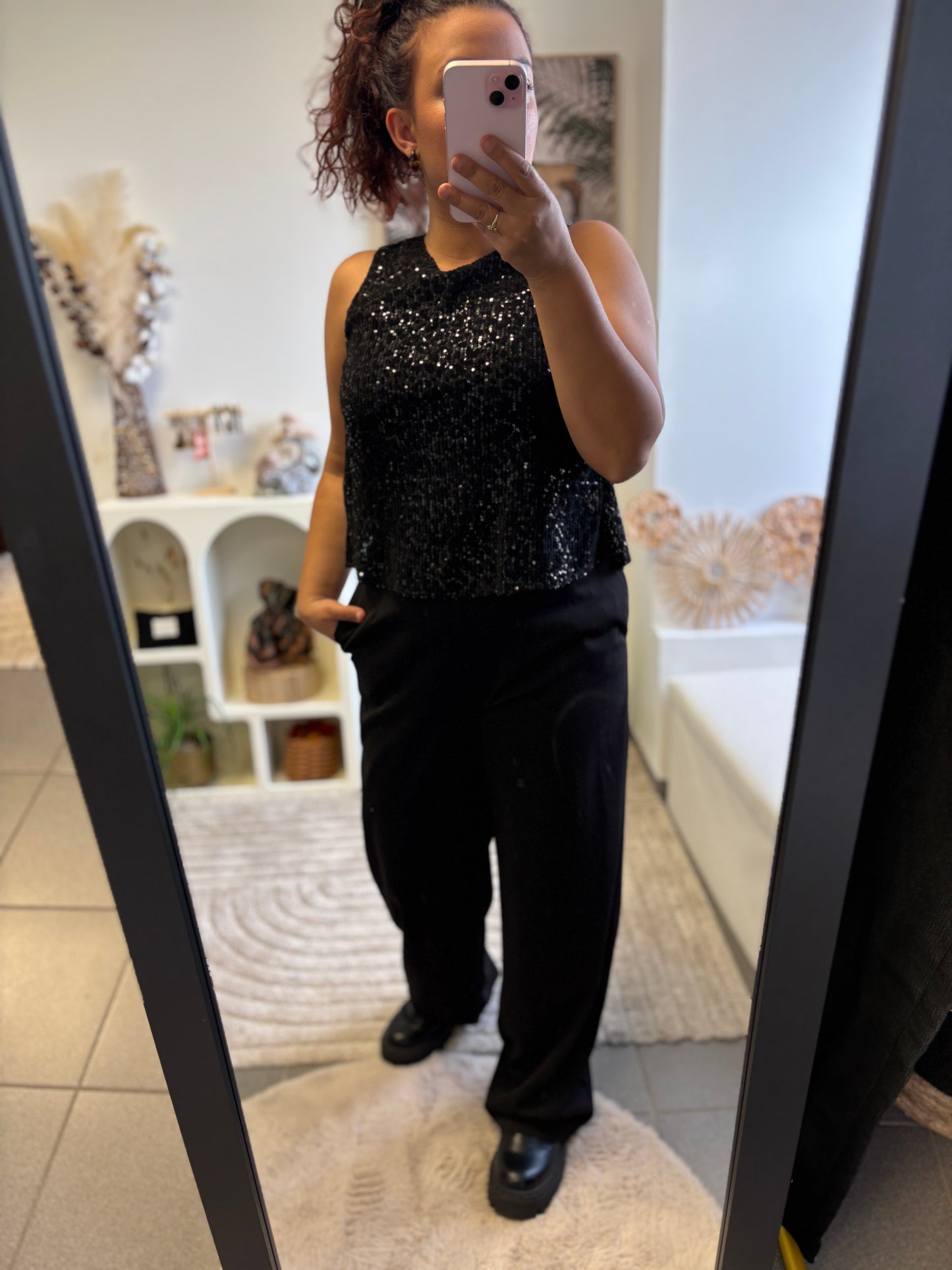 Combinaison noire à sequins — L’élégance scintillante