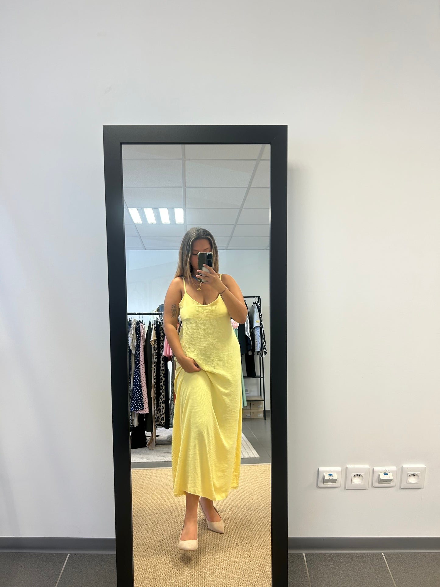 ✨ Robe longue jaune  dos bijou – Élégance intemporelle ✨
