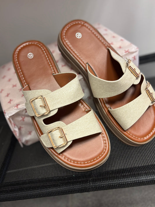 Sandales à boucles beiges – Élégance & confort