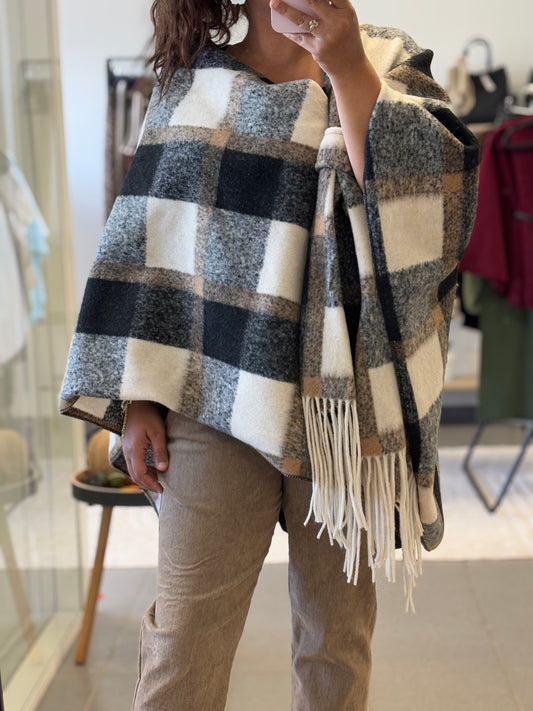 Poncho à carreaux avec franges