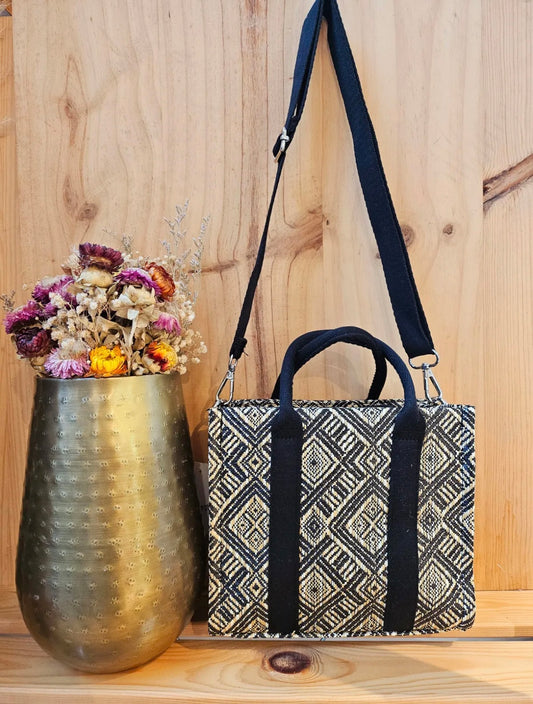 Sac bandoulière tissé noir & beige – Esprit bohème chic