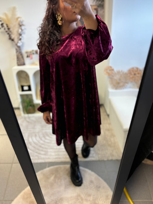 Robe velours bordeaux – Élégance & douceur