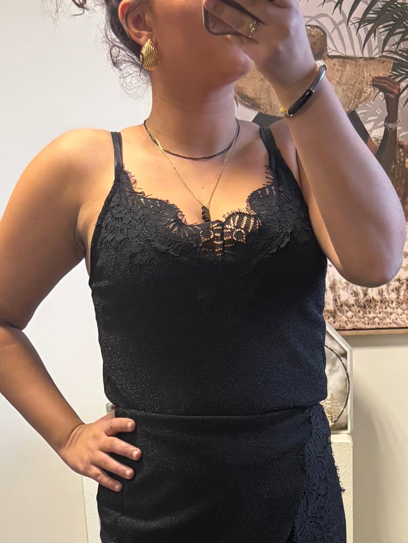 Top noir à dentelle – Féminin & intemporel